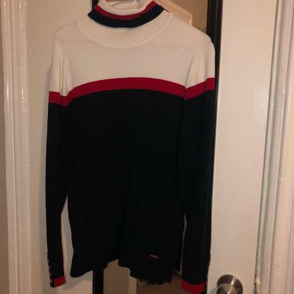 turtleneck sweater.✨ - Picture 3 of 3